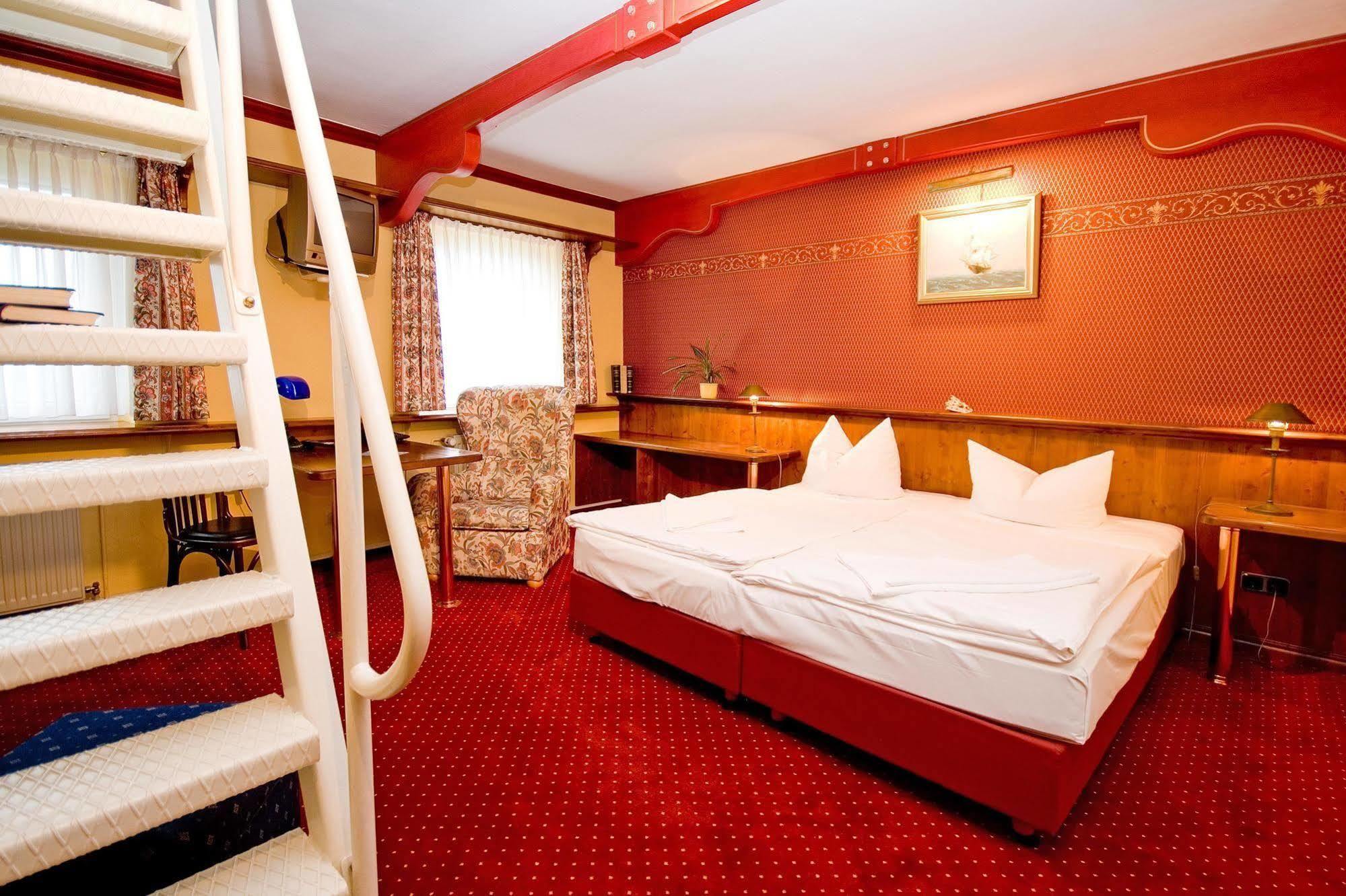 Hotel Nautilus Putbus Buitenkant foto